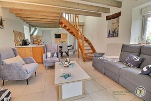 TV, DVD player, books, stereo