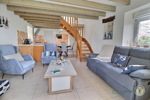 TV, DVD player, books, stereo - Ty Coz - YVIAS - Gîte (YVIAS)