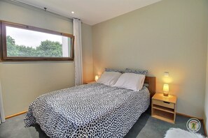 2 quartos, ferros/tábuas de passar roupa, Wi-Fi de cortesia