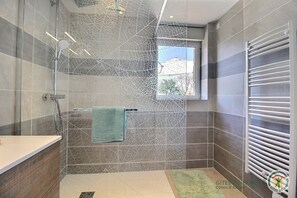 Shower, hair dryer, towels - Chez Tonton Yves - Pleubian (PLEUBIAN)