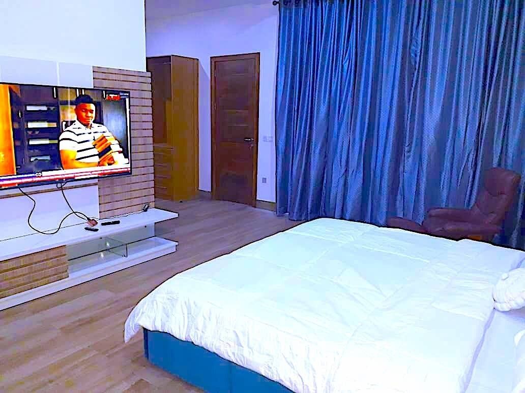 1 bedroom, in-room safe, desk, iron/ironing board