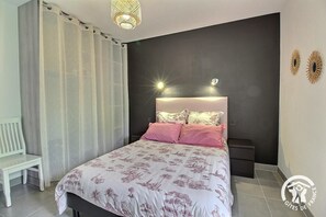 3 bedrooms, desk, iron/ironing board, free WiFi