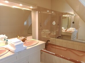 Bathtub, hair dryer, towels