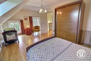 2 chambres, fer et planche à repasser, accès au Wi-Fi (inclus)