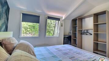 2 bedrooms, iron/ironing board, free WiFi, bed sheets