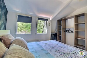 2 dormitoris, planxa i posts de planxar, wifi gratuïta i roba de llit