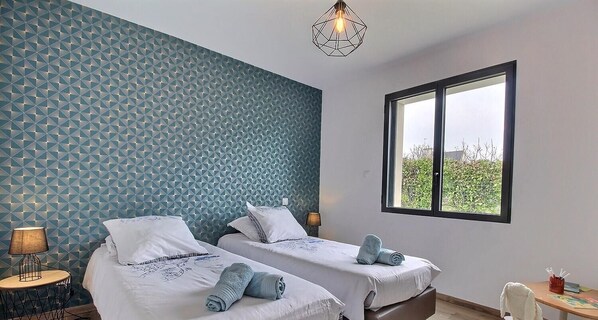 3 chambres, fer et planche à repasser, accès au Wi-Fi (inclus)