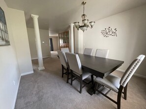 Dining - Spacious and Peaceful (College Place)