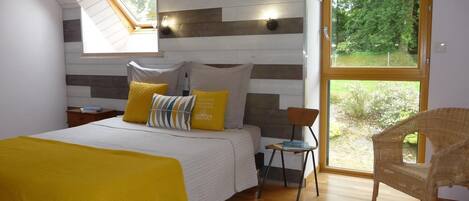 2 soverom, skrivebord, strykejern/-brett og wi-fi (inkludert)