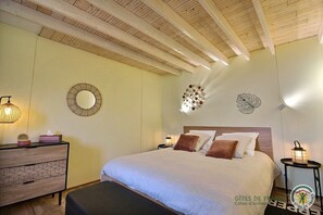 2 bedrooms, desk, iron/ironing board, free WiFi