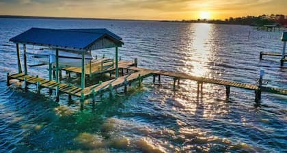 Cozy & Content River Retreat Beach Hot Tub & Games