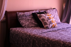 2 bedrooms, iron/ironing board, bed sheets