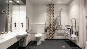 Superior Double Room, Roll-in Shower | Bathroom