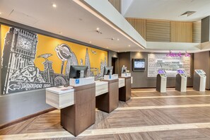 Reception - Premier Inn London Paddington - Paddington Basin (London)