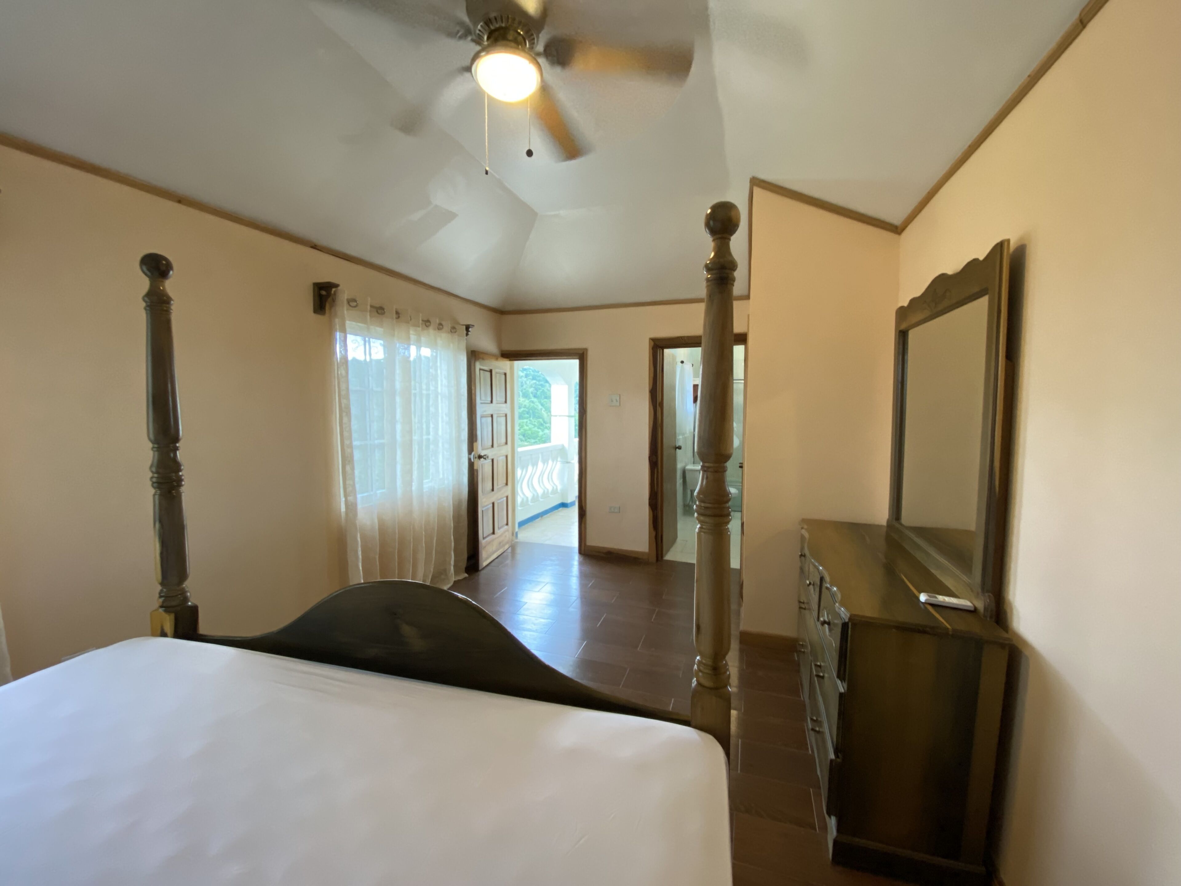 6 bedrooms, iron/ironing board, travel cot, free WiFi