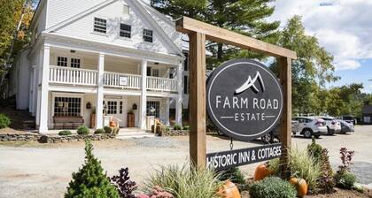 Deluxe King Room w/pull-out love seat and fireplace