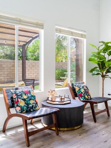 Stylish House in the Indian Palms Country Club. Walking distance to Coachella!