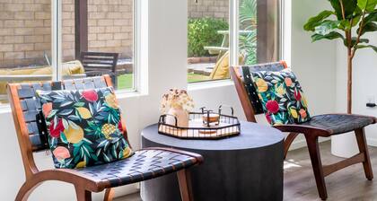 Stylish House in the Indian Palms Country Club. Walking distance to Coachella!