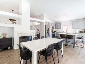 Dining - Stylish House in the Indian Palms Country Club. Walking distance to Coachella! (Indio)