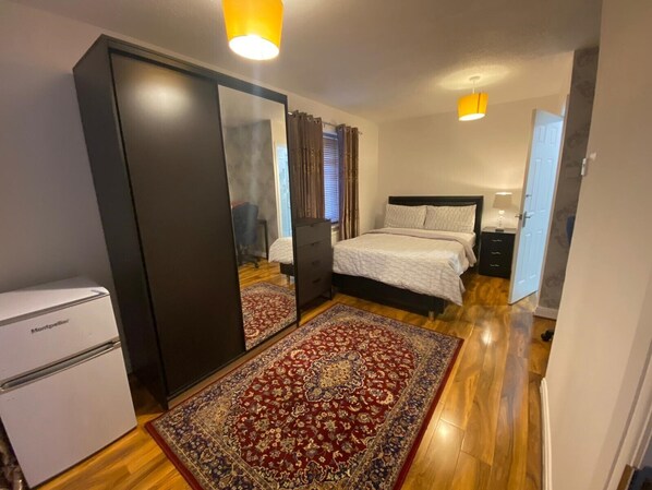 Double Room, Ensuite (First floor) | 1 bedroom - Ashmina Guest House (Milton Keynes)