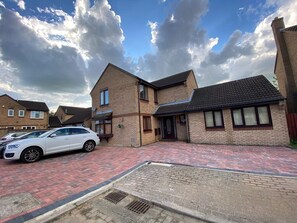 Exterior - Ashmina Guest House (Milton Keynes)