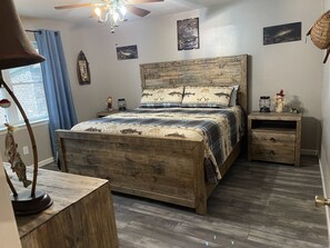 6 bedrooms, desk, iron/ironing board, free WiFi