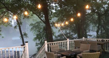 Relax on the edge of Little Red @ Griffin Little Red River Cabin