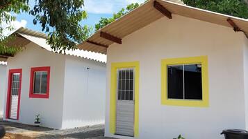 Stuga Basic - 1 sovrum | 1 sovrum, allergitestade sängkläder och strykjärn/strykbräda