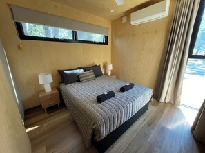 Kabin Deluks, 1 kamar tidur | Selimut bulu angsa dan seprai linen