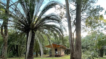 Taka Tent - Sleeps 6 | Down duvets, bed sheets
