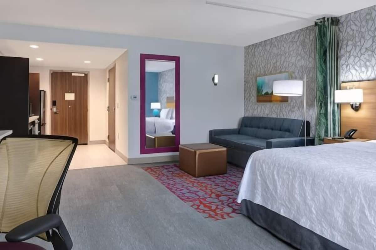 In-room safe, bed sheets