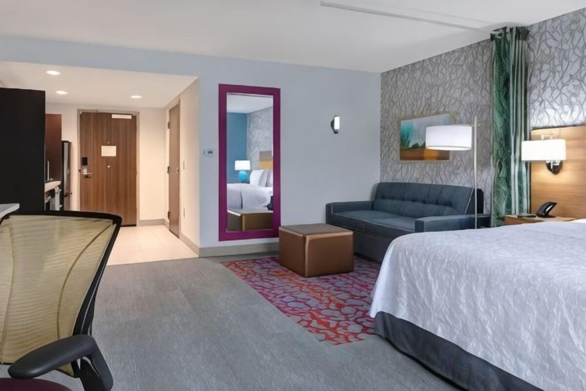 In-room safe, bed sheets