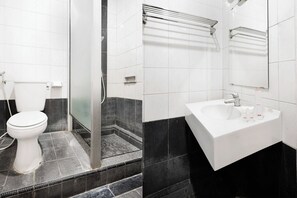 Bathroom - Hotel Utari Dago (Bandung)