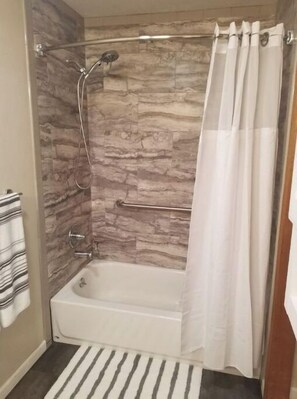 Combined shower/bathtub, hair dryer, towels, soap