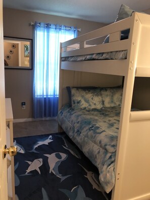 3 chambres, coffres-forts dans les chambres, bureau