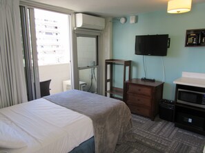 Economy Room, 1 Double Bed | In-room safe, free WiFi - Waikiki Central Hotel (Honolulu)