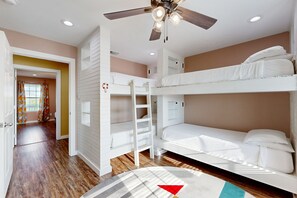 6 bedrooms, iron/ironing board, WiFi, bed sheets