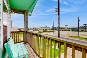 Property grounds - Perfect Group Getaway | 2 Adjacent Homes | Close to the Beach, Shops & Dining (Port Aransas)