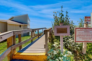 Property grounds - Lost Colony home with sweeping Gulf views, pool & boardwalk to the beach (Port Aransas)