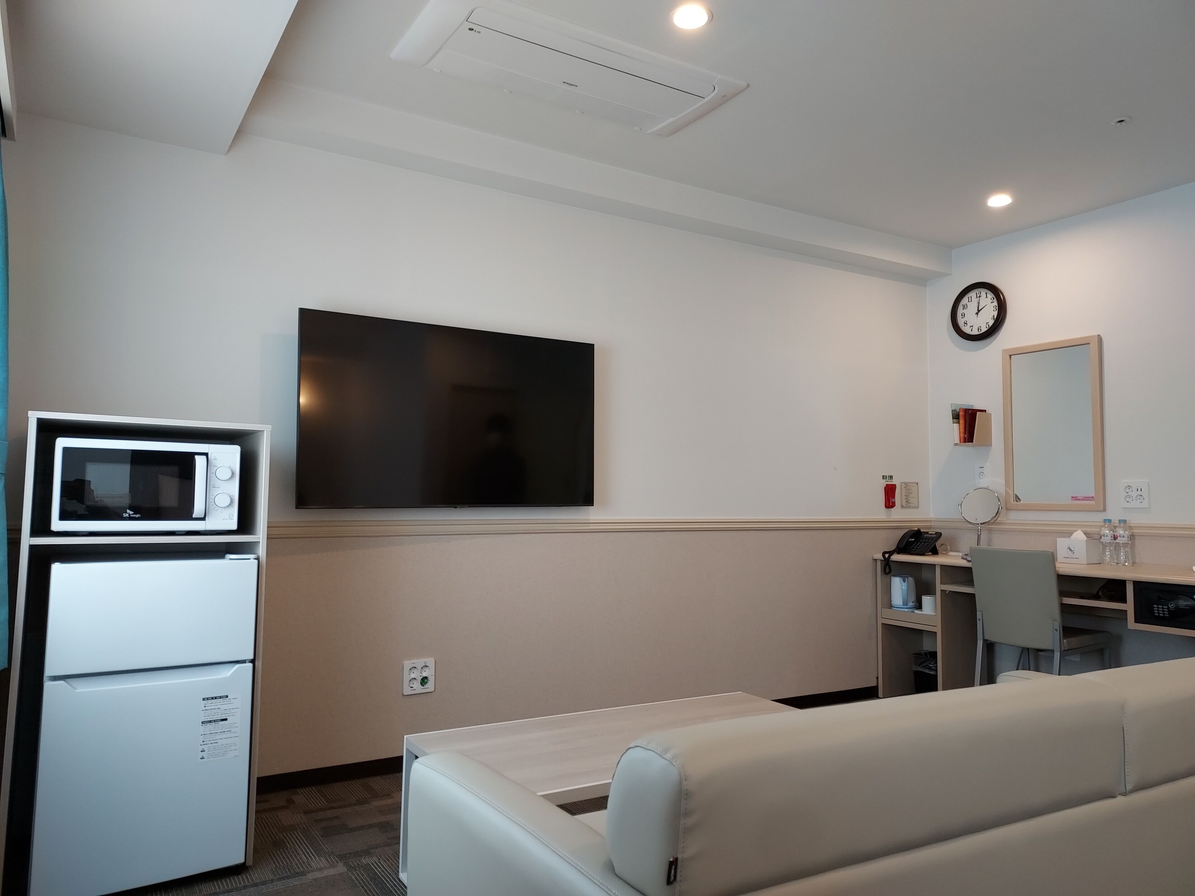 residence double non-smoking | in-room safe, desk, laptop workspace, blackout curtains