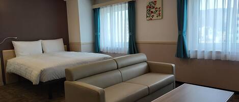 Residence Double Non-Smoking | In-room safe, desk, laptop workspace, blackout drapes