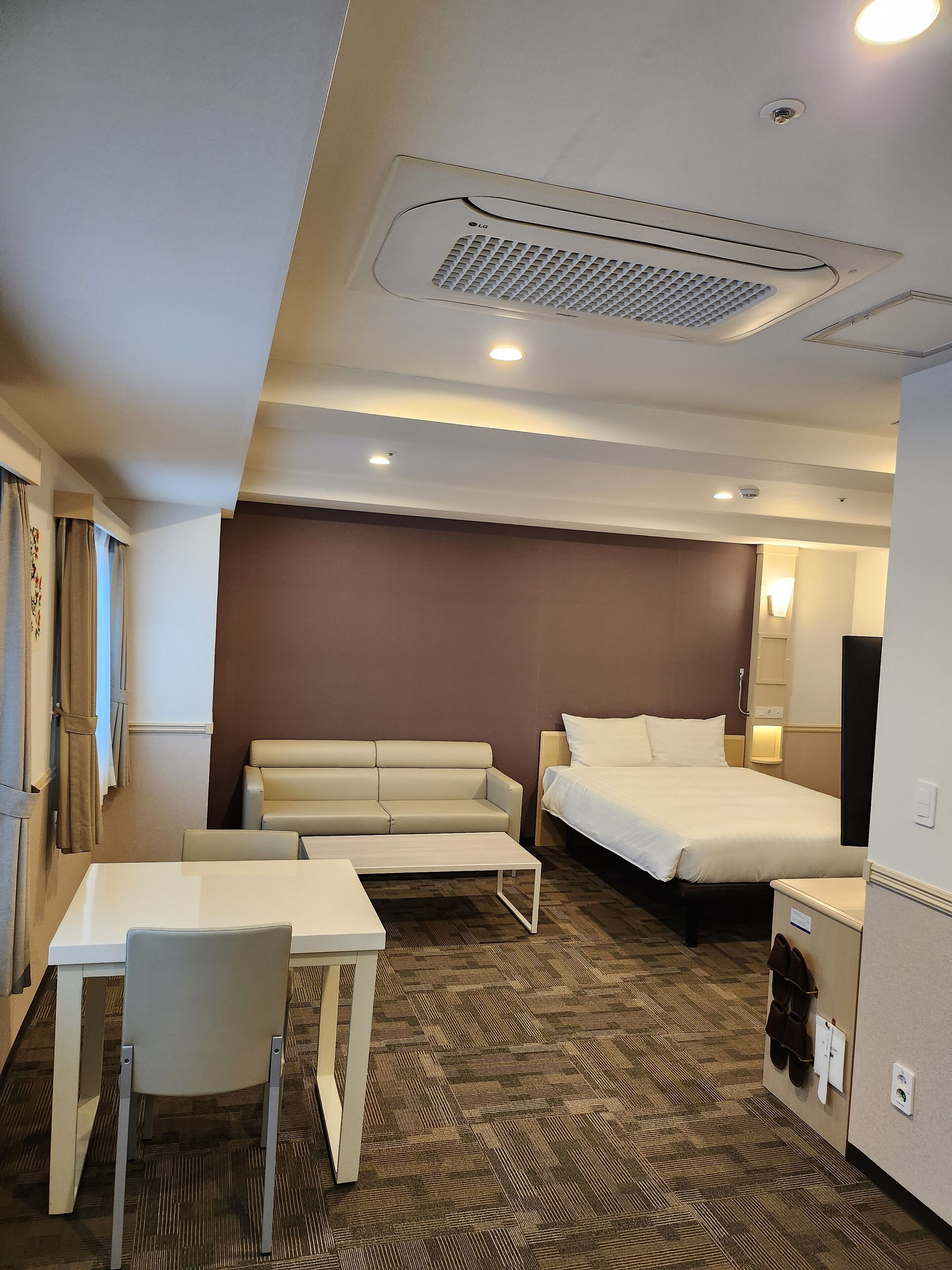 Residence Deluxe Double Non-Smoking | In-room safe, desk, laptop workspace, blackout drapes