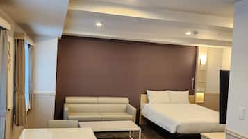 Residence Deluxe Double Non-Smoking | In-room safe, desk, laptop workspace, blackout drapes