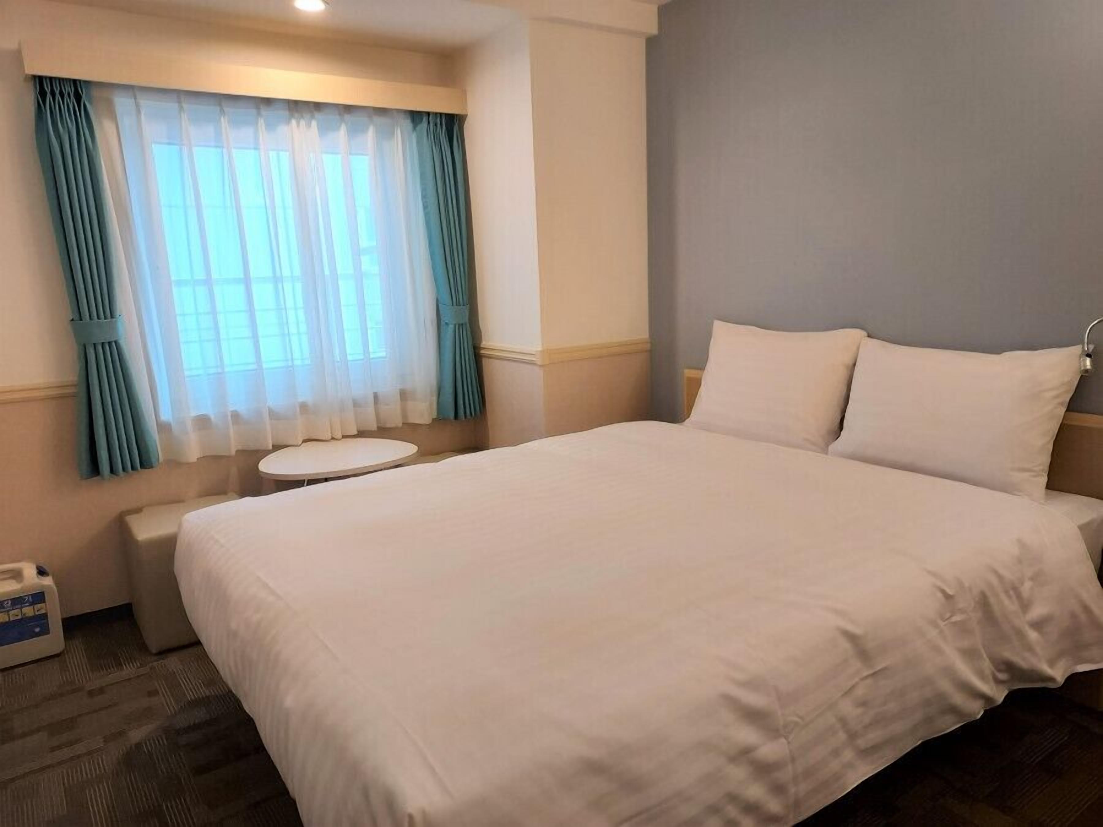 Standard Double Room, 1 Queen Bed, Non Smoking | In-room safe, desk, laptop workspace, blackout drapes