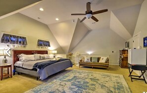 4 bedrooms, desk, iron/ironing board, free WiFi