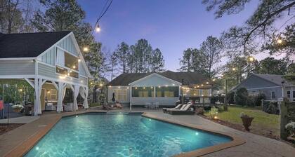 Cozy Winter Getaway With Hot Tub and Fire Pit. Pet Friendly!