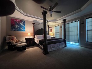 4 bedrooms, desk, iron/ironing board, free WiFi - Cozy Winter Getaway With Hot Tub and Fire Pit. Pet Friendly! (Fuquay-Varina)