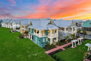 Exterior - Luxe resort living with scenic balconies, heated pool access & on-site golf (Port Aransas)