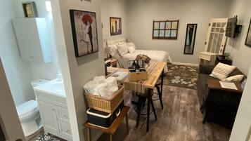 1 bedroom, WiFi, bed sheets