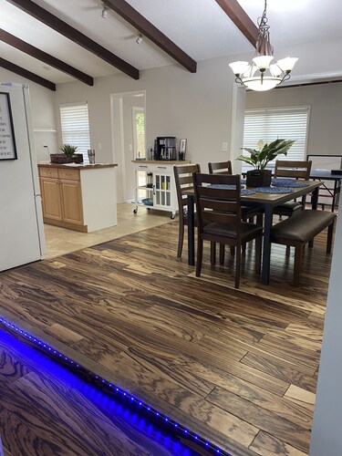 3/2 pet friendly private home located in Downtown Melbourne 